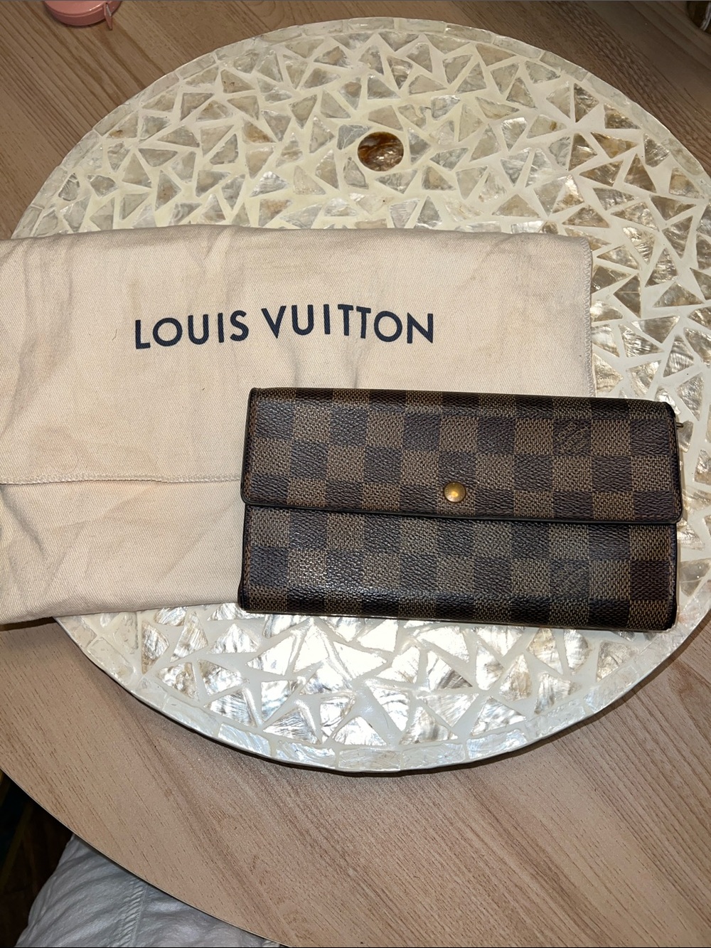 AUTHENTIC Louis Vuitton Damier Ebene Sarah Wallet and dustbag.